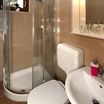 普雷卡伊公寓酒店 *